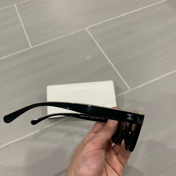 Chanel black/beige rectangle sunglasses - Picture 6 of 6